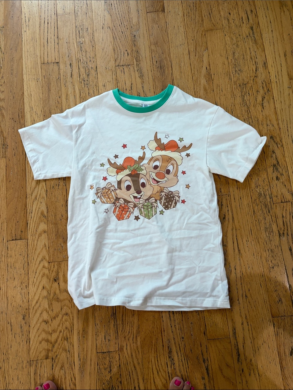 White Short Sleeve Graphic Tee with Green Crewneck